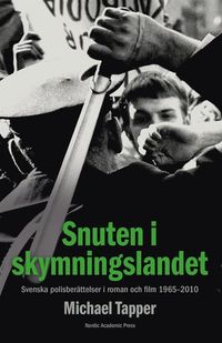 Snuten i skymningslandet : svenska polisberättelser i roman och film 1965-2010; Michael Tapper; 2015
